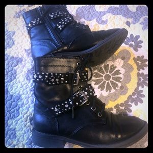 Girls black boots size 1